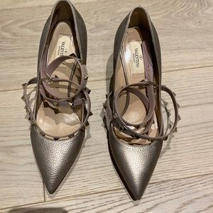 Valentino Gold Leather Rockstud Ankle Wrap Pointed Toe Pumps Size 39